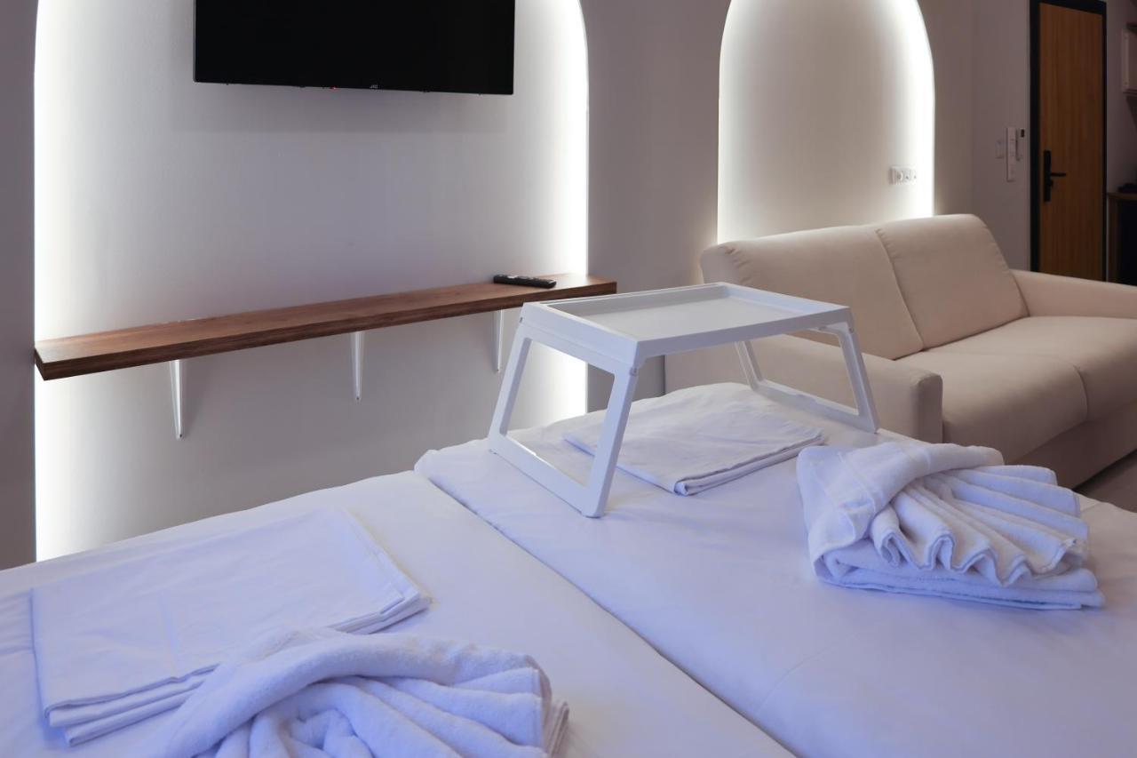 Uphill Unique Boutique Suites Skiathos Town Ngoại thất bức ảnh