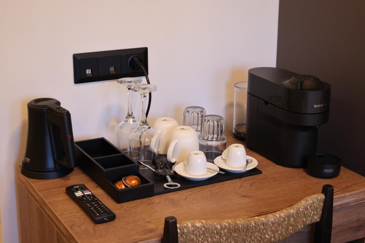 Uphill Unique Boutique Suites Skiathos Town Ngoại thất bức ảnh