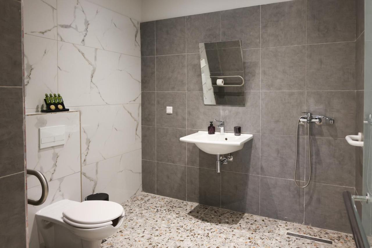 Uphill Unique Boutique Suites Skiathos Town Ngoại thất bức ảnh