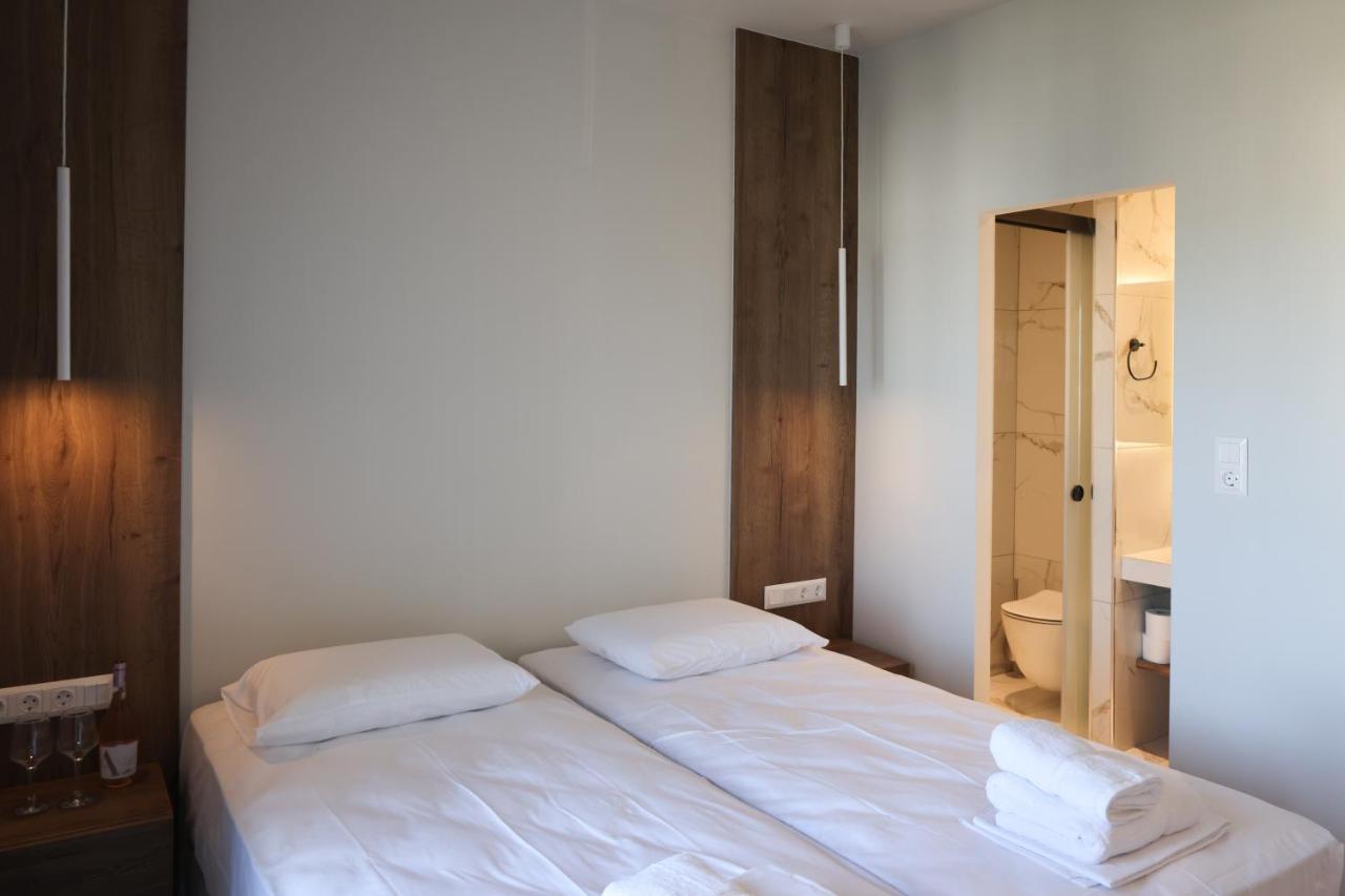 Uphill Unique Boutique Suites Skiathos Town Ngoại thất bức ảnh
