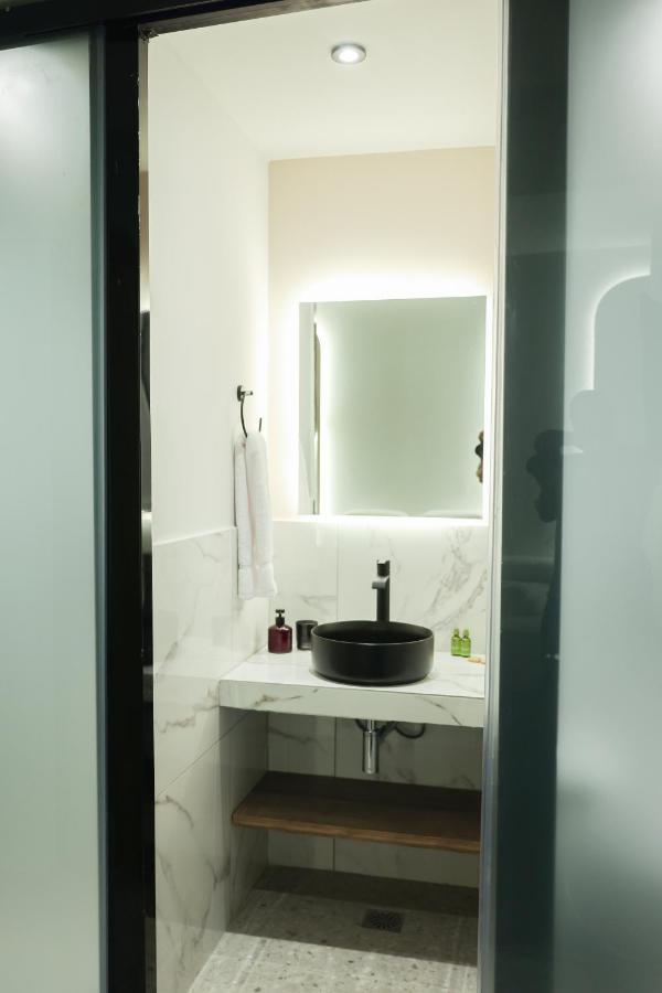 Uphill Unique Boutique Suites Skiathos Town Ngoại thất bức ảnh