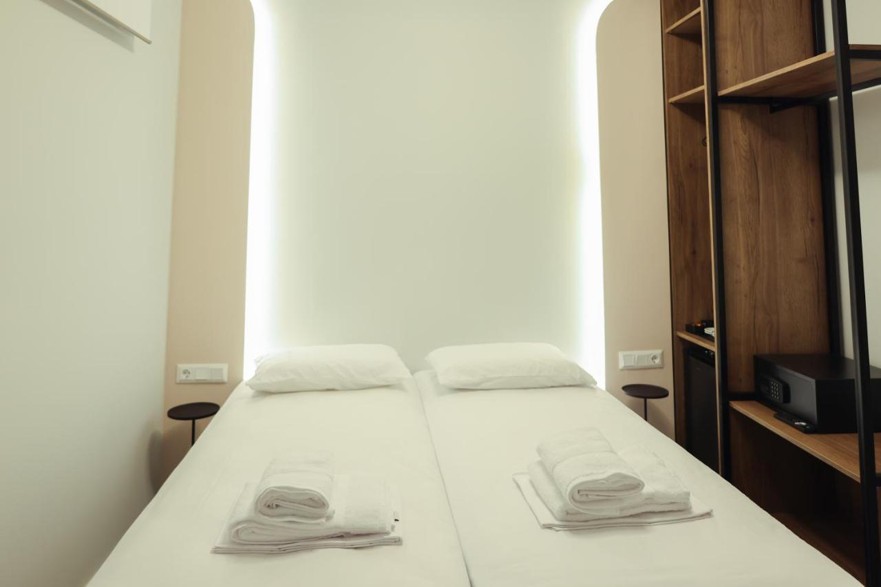 Uphill Unique Boutique Suites Skiathos Town Ngoại thất bức ảnh