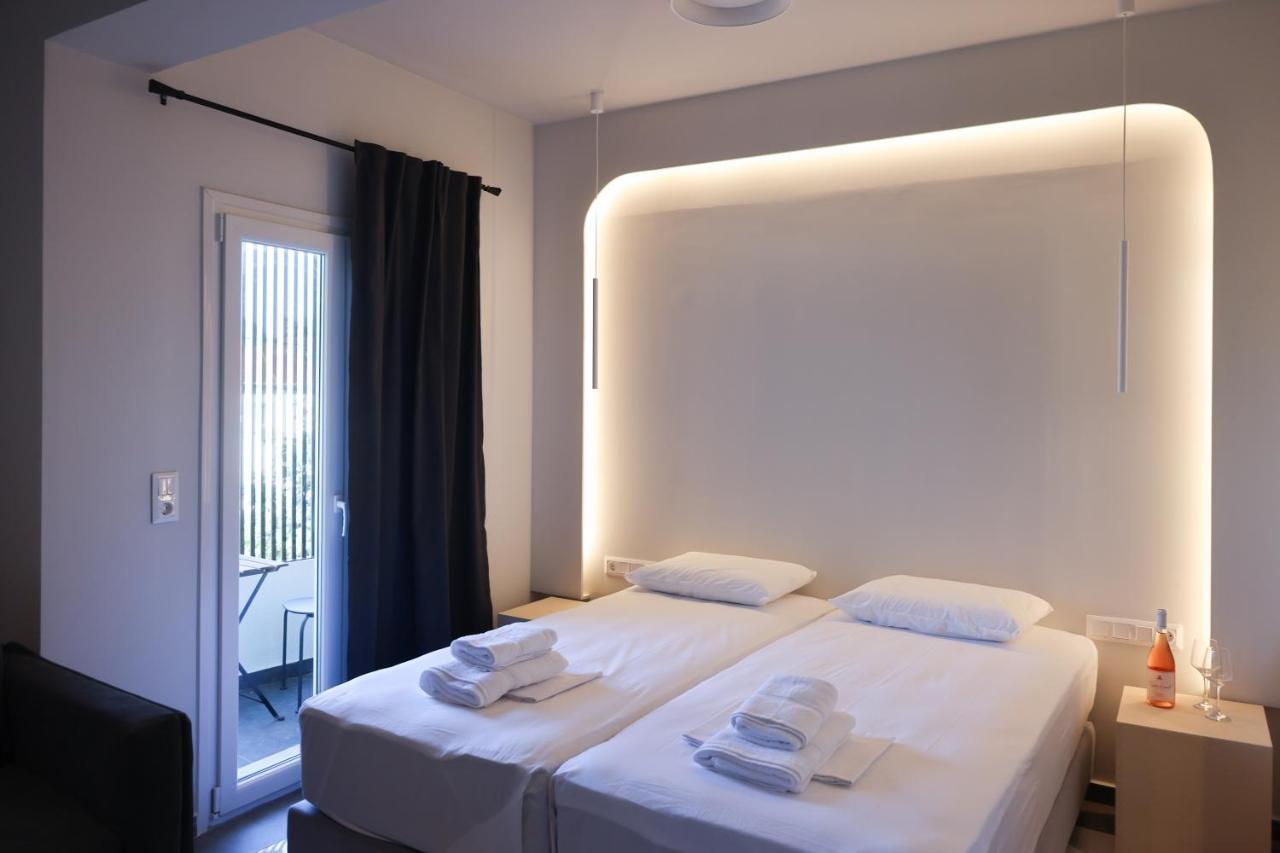 Uphill Unique Boutique Suites Skiathos Town Ngoại thất bức ảnh
