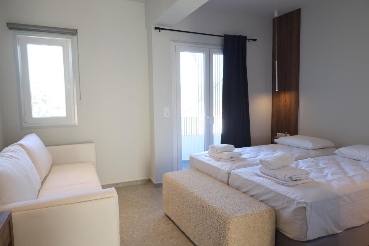Uphill Unique Boutique Suites Skiathos Town Ngoại thất bức ảnh