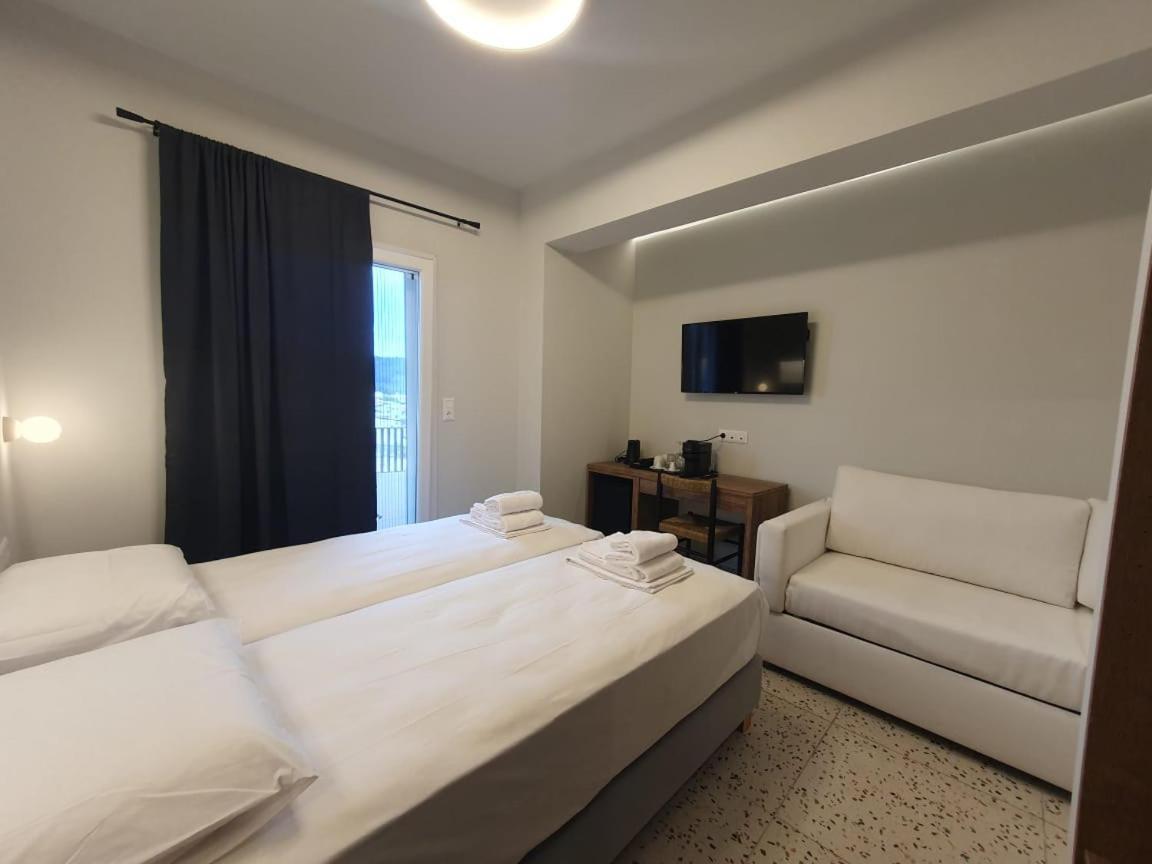 Uphill Unique Boutique Suites Skiathos Town Ngoại thất bức ảnh