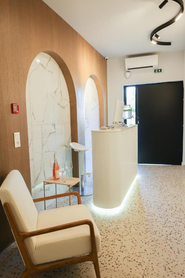 Uphill Unique Boutique Suites Skiathos Town Ngoại thất bức ảnh