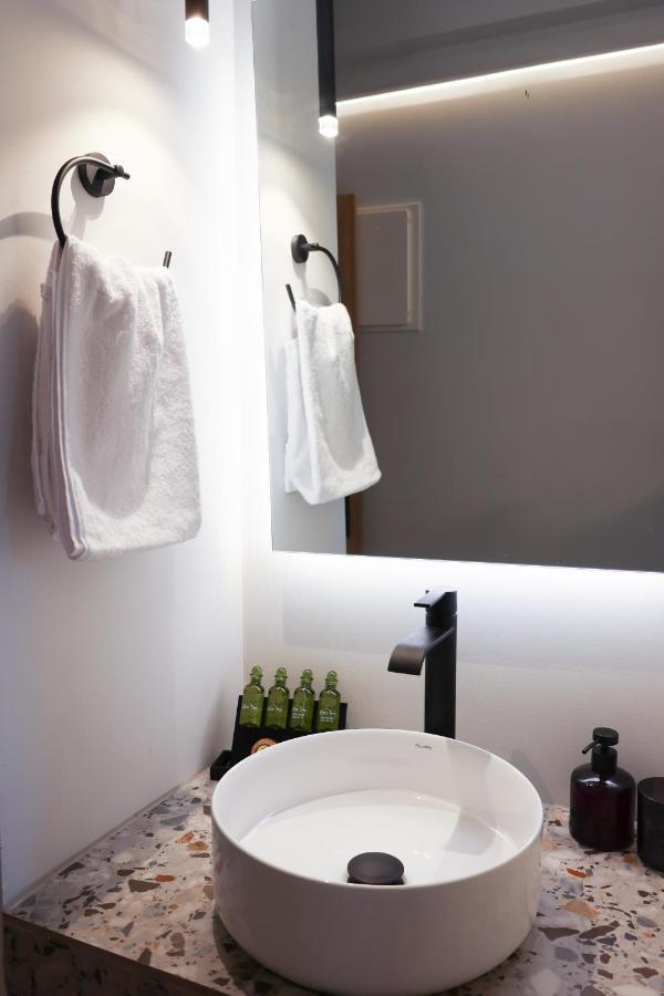 Uphill Unique Boutique Suites Skiathos Town Ngoại thất bức ảnh
