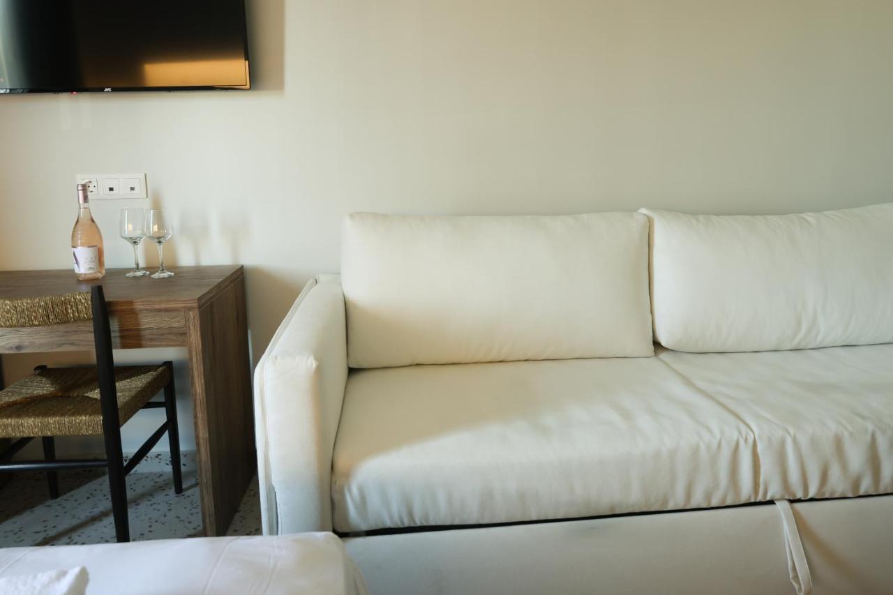 Uphill Unique Boutique Suites Skiathos Town Ngoại thất bức ảnh