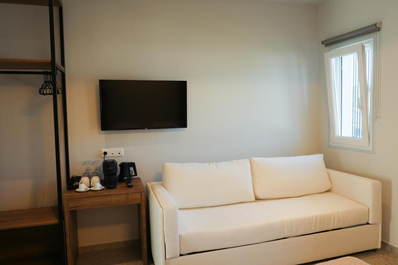 Uphill Unique Boutique Suites Skiathos Town Ngoại thất bức ảnh