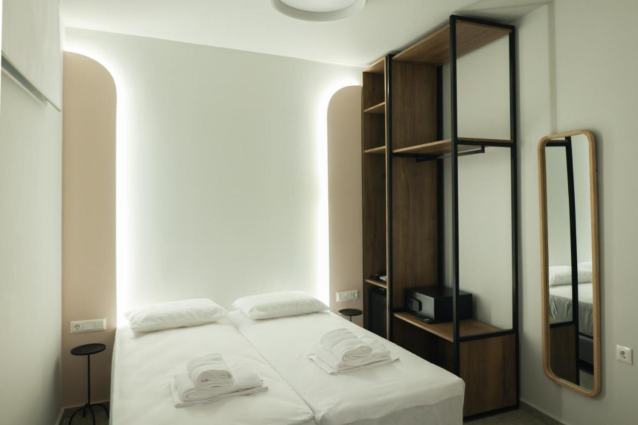 Uphill Unique Boutique Suites Skiathos Town Ngoại thất bức ảnh