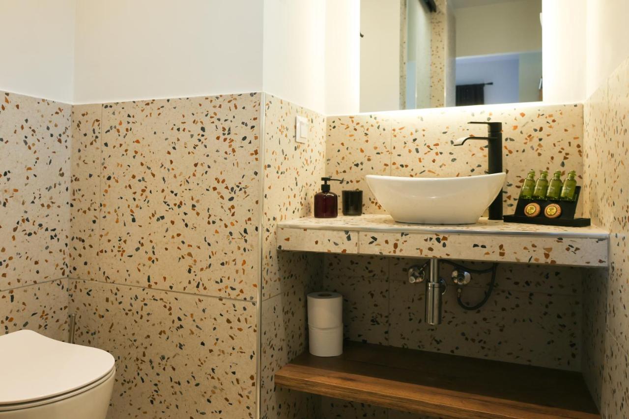 Uphill Unique Boutique Suites Skiathos Town Ngoại thất bức ảnh