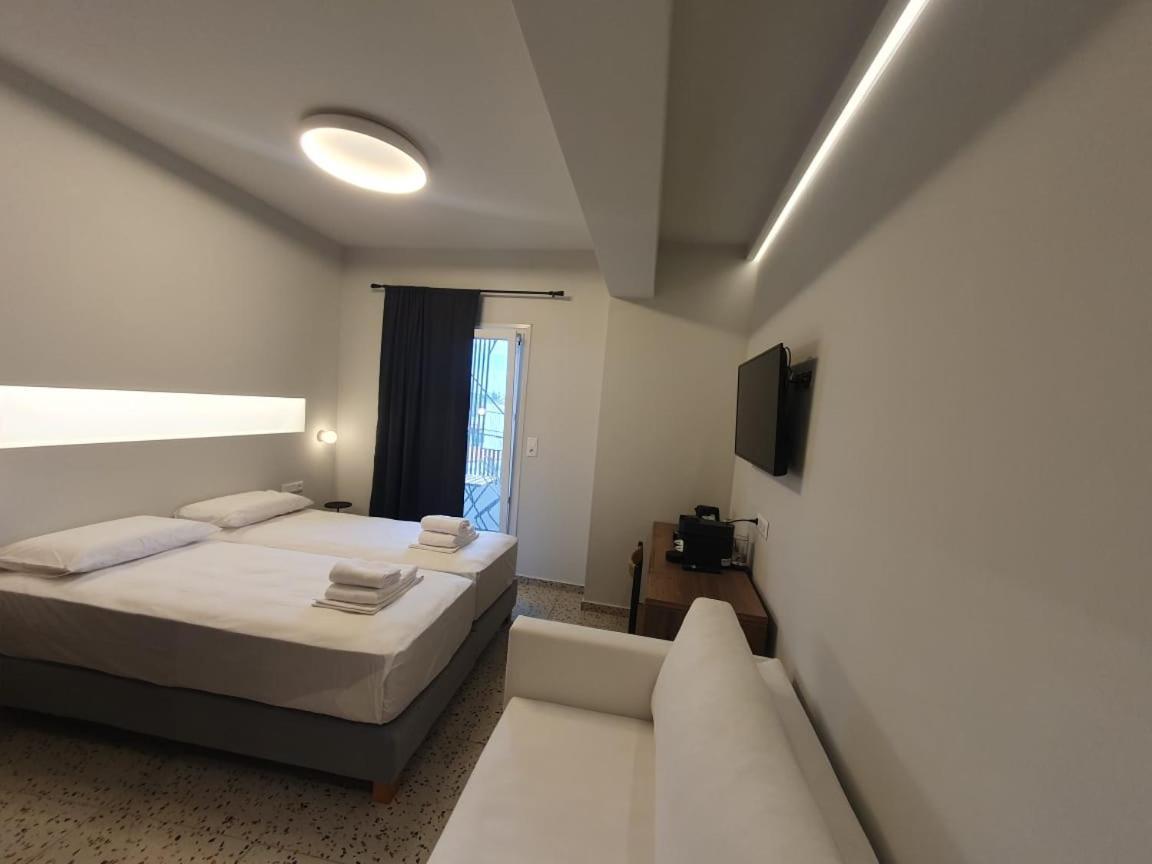 Uphill Unique Boutique Suites Skiathos Town Ngoại thất bức ảnh