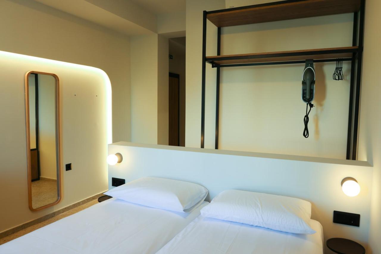 Uphill Unique Boutique Suites Skiathos Town Ngoại thất bức ảnh