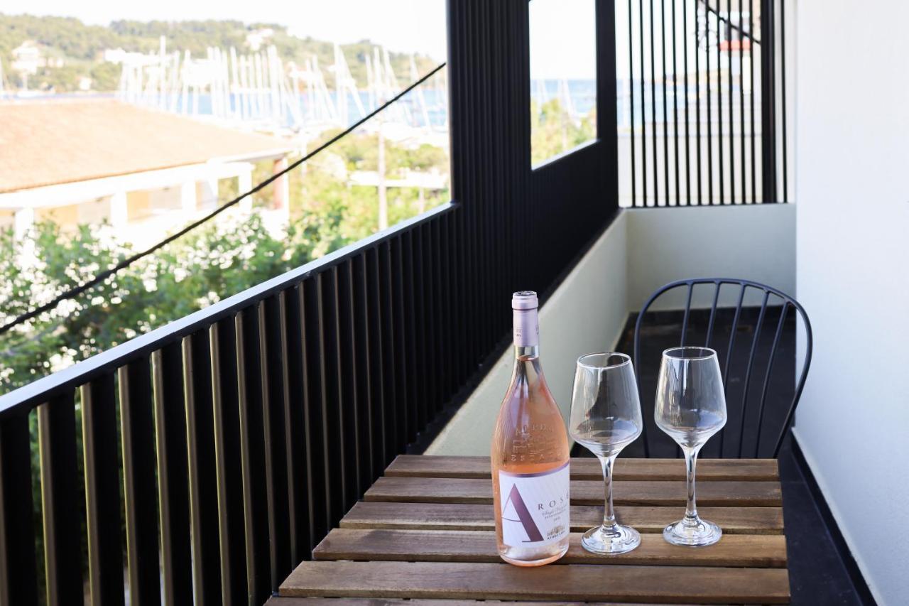 Uphill Unique Boutique Suites Skiathos Town Ngoại thất bức ảnh