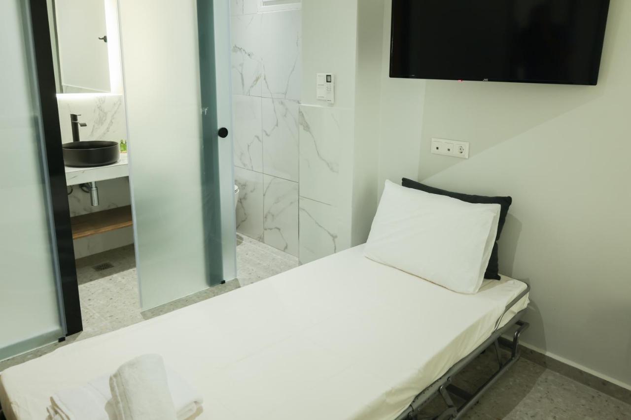 Uphill Unique Boutique Suites Skiathos Town Ngoại thất bức ảnh