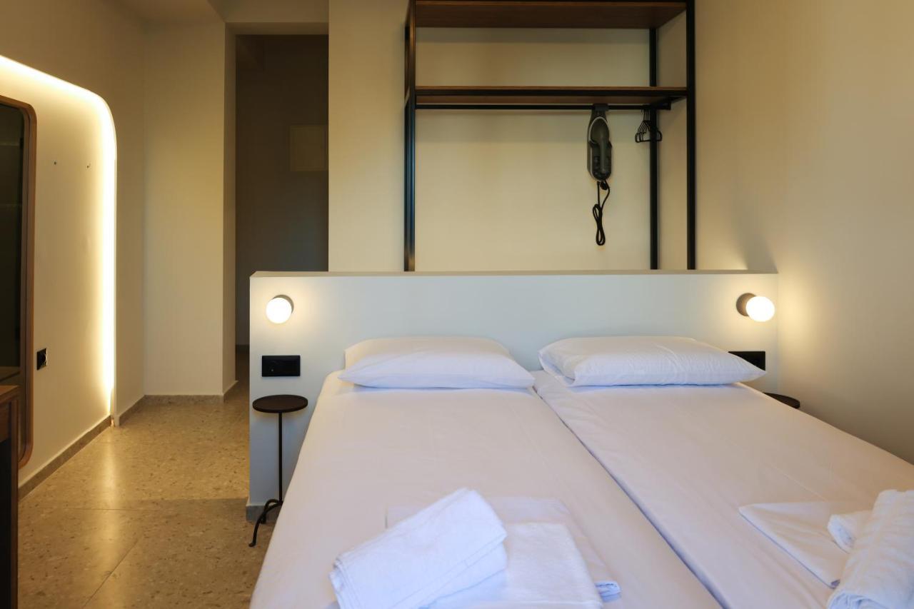 Uphill Unique Boutique Suites Skiathos Town Ngoại thất bức ảnh