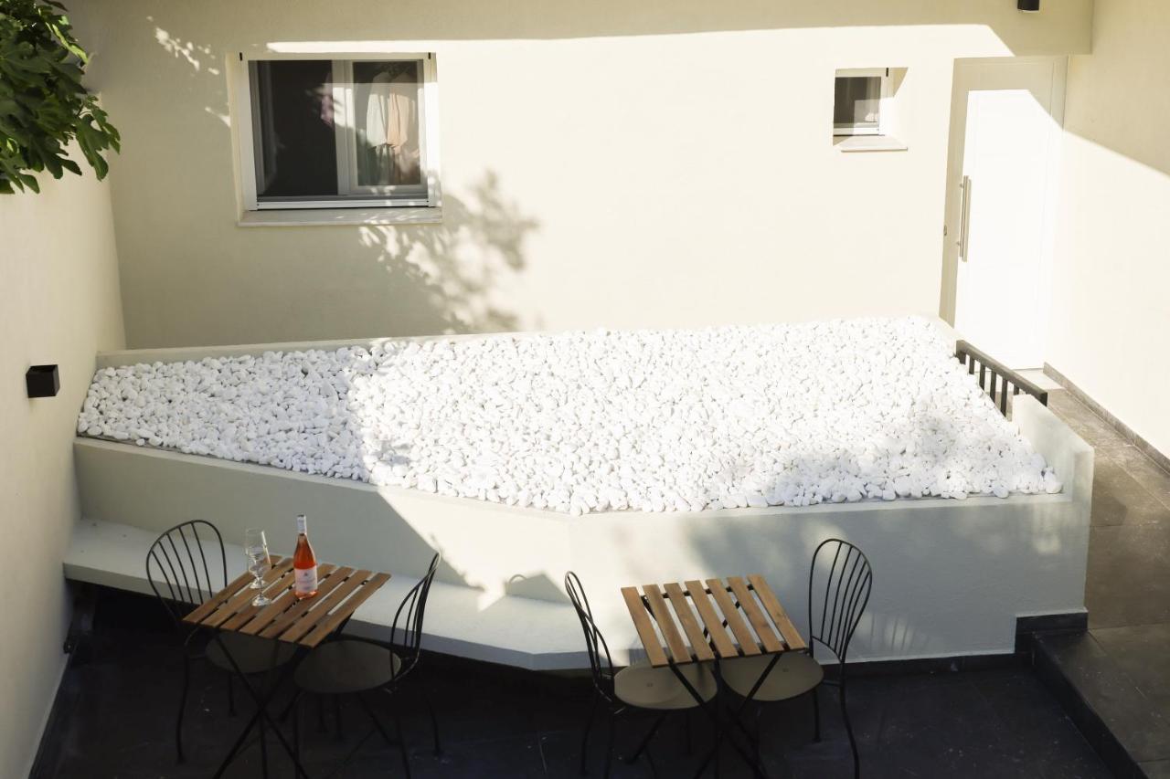 Uphill Unique Boutique Suites Skiathos Town Ngoại thất bức ảnh